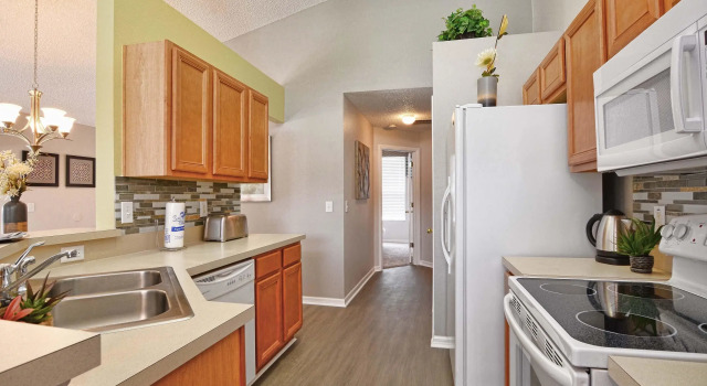 Emerald Island - 4BD/3BA Pool Home - Sleeps 8 - Platinum - REI4201 Vil