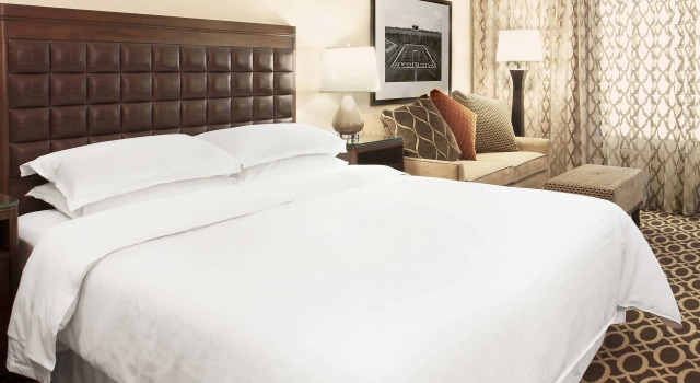 Двухместный клубный номер Standard Sheraton Ann Arbor Hotel