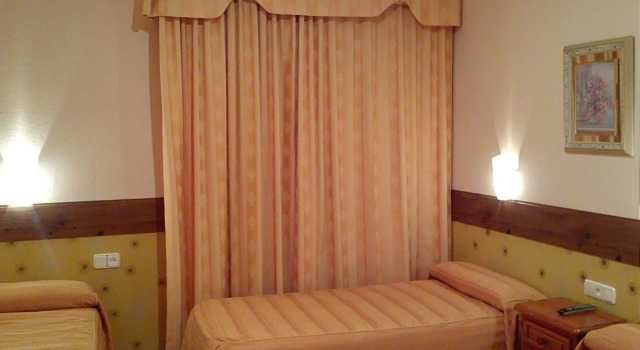 Трёхместный номер Standard Hostal Toledo