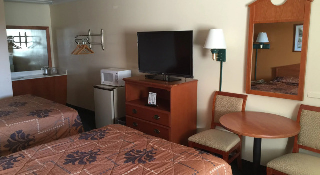 Четырёхместный номер Standard Budget Inn - Saint Robert