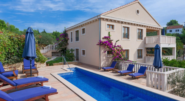 Апартаменты Цокольный этаж с 3 комнатами с балконом Villa Anna