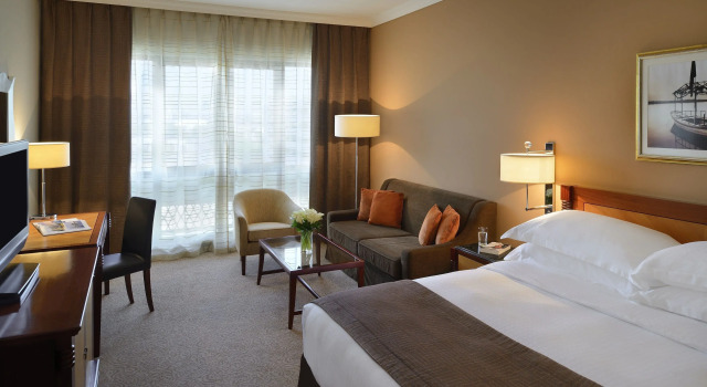Двухместный номер Executive Mövenpick Hotel & Apartments Bur Dubai