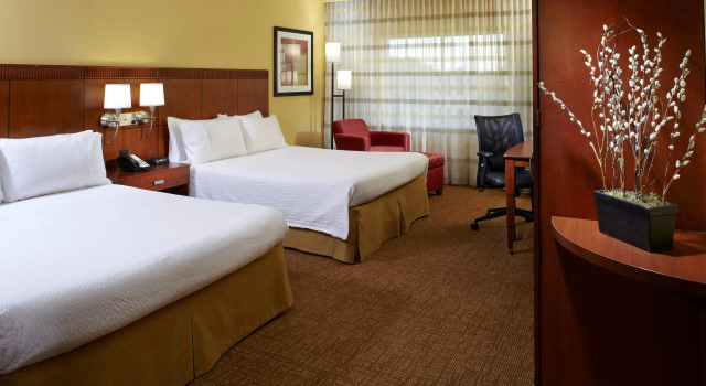 Четырёхместный номер Standard Courtyard by Marriott Tampa Oldsmar