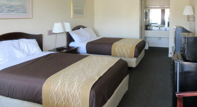 Четырёхместный номер Standard Quality Inn & Suites Pawleys Island