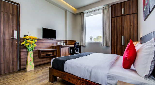 Люкс Capital O 17305 Hotel Fleur