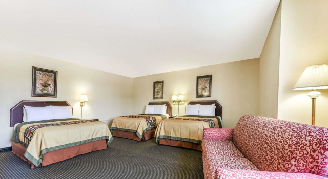 Семейный люкс Super 8 by Wyndham Burleson Fort Worth Area