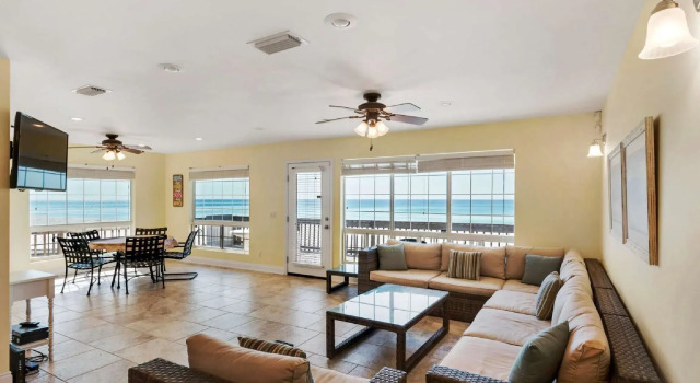 Апартаменты Barefoot Beach Retreat 3 Bedroom Apartment