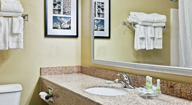 Номер Country Inn & Suites by Radisson, Moline Airport