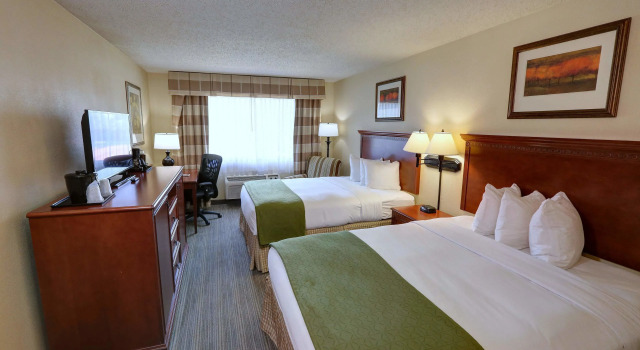 Четырёхместный номер Standard Country Inn & Suites by Radisson, Charlotte I-85 Airport, NC