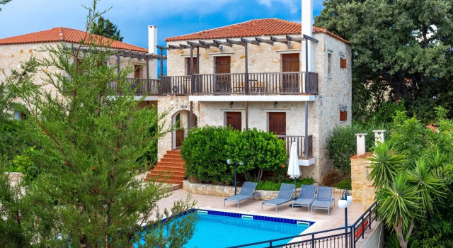 Вилла с 2 комнатами Douliana Villas
