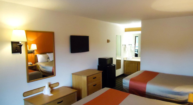 Четырёхместный номер Standard Motel 6-Memphis, TN - East