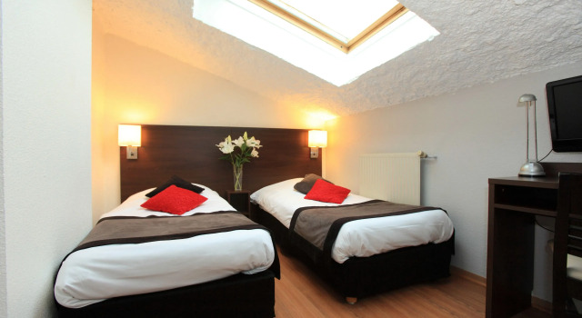 Трёхместный номер Standard Alfred Hotels Toulouse Centre Wilson - Hôtel Rénové