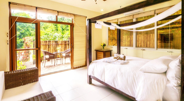 Номер Deluxe Edgewater Dive & Spa Resort