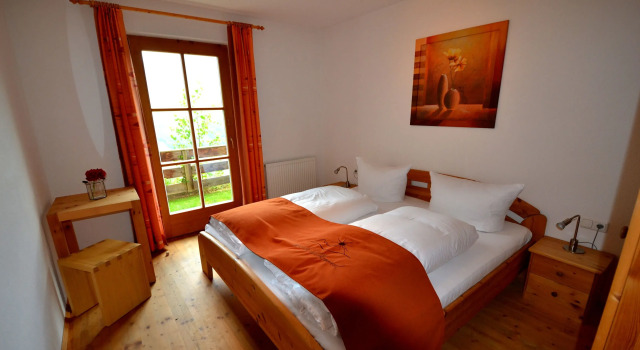 Кровать в общем номере с 6 комнатами с видом на горы Chalets & Apartments Wachterhof