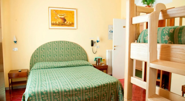 Четырёхместный номер Hotel Carmencita