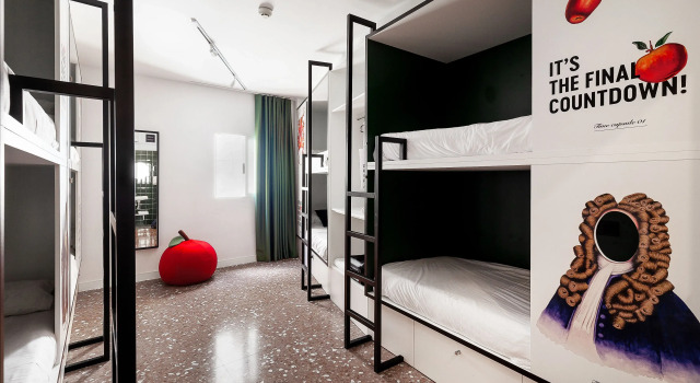 Кровать в общем номере 2060 The Newton Hostel