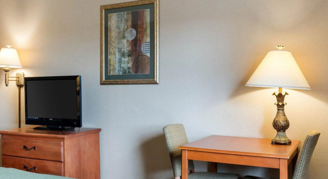 Четырёхместный номер Standard Quality Inn Brookings-University