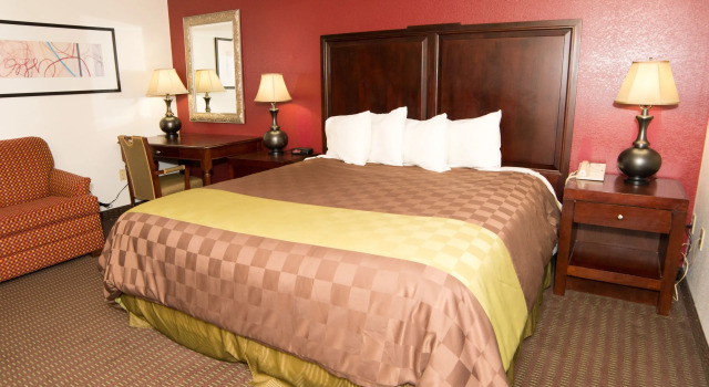 Люкс HomeTown Inn & Suites