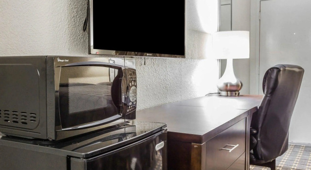 Четырёхместный номер Standard Econo Lodge Coliseum