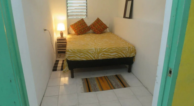 Номер Economy The Lion House Jamaica