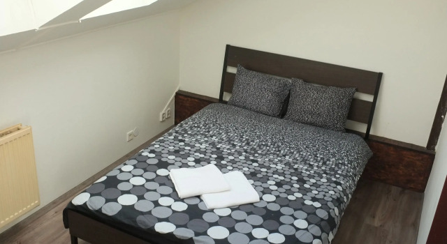 Camera Economy Brix Hostel