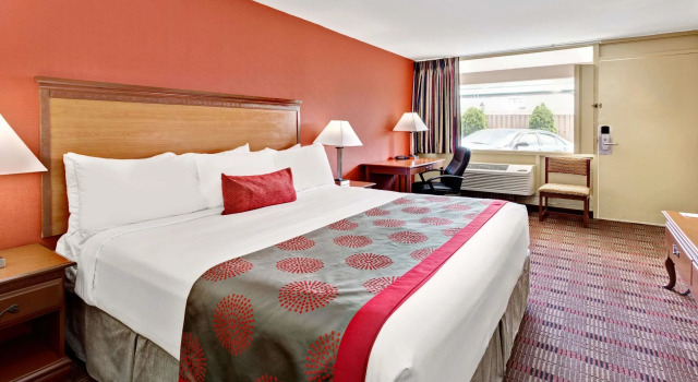 Двухместный номер Standard Ramada by Wyndham Baltimore West