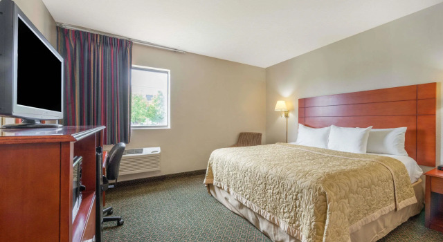 Номер Standard Super 8 by Wyndham St Charles