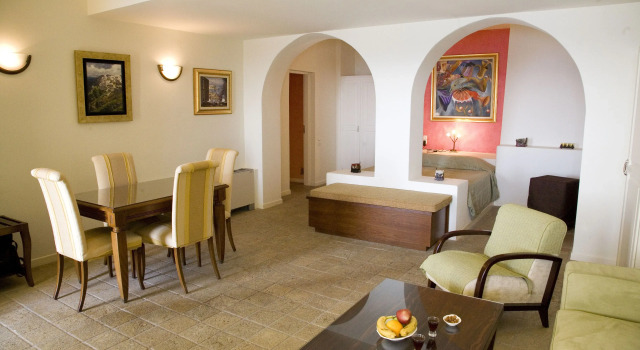 Полулюкс Adamis Majesty Suites