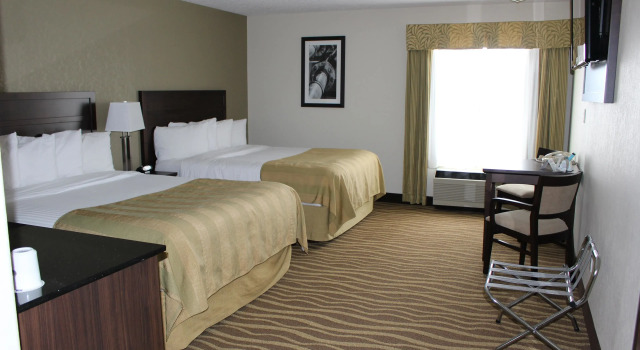 Четырёхместный люкс Best Western High Road Inn