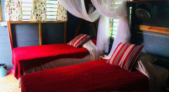 Кровать в общем номере Judy House Cottages and Rooms