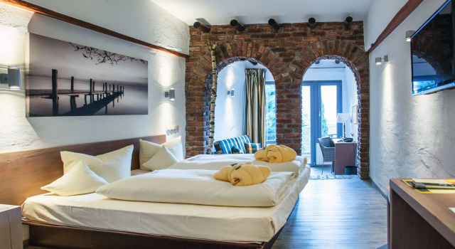 Двухместный номер Superior с видом на бассейн Hotel Land Gut Höhne
