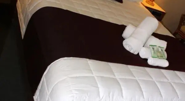 Коттедж Tabourie Lake Motor Inn