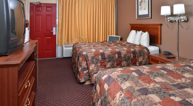 Четырёхместный номер Standard Americas Best Value Inn Tulsa I-44