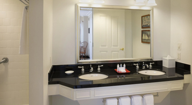 Четырёхместный номер Premium Williamsburg Lodge, Autograph Collection