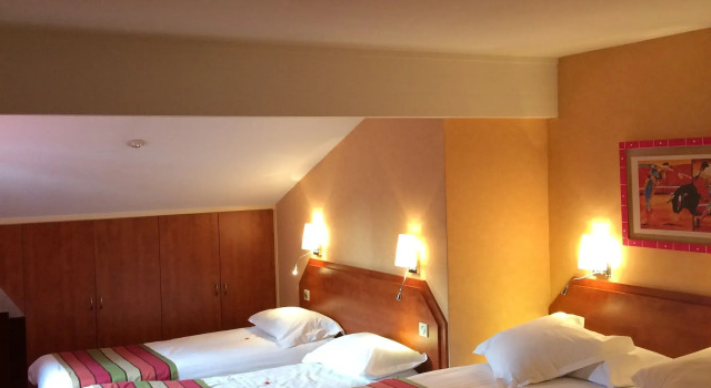 Standart aile oda Kyriad Nîmes Ouest