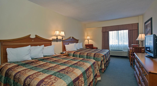 Четырёхместный номер Standard Country Inn & Suites by Radisson, Williamsburg East Busch Gardens , VA