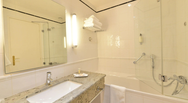 Двухместный номер Comfort Best Western Plus Hôtel DAngleterre - Centre historique