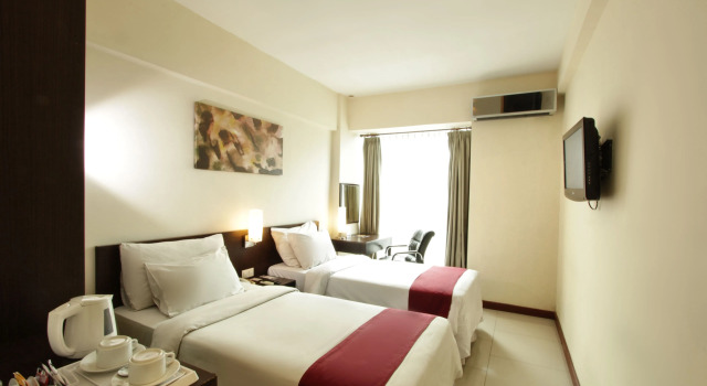 Номер Superior Garuda Plaza Hotel