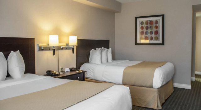 Четырёхместный номер Standard Spark by Hilton Toronto Mississauga