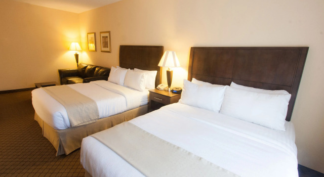 Номер Standard Delta Hotels by Marriott Huntington Mall