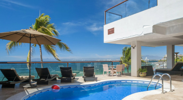 Люкс с 3 комнатами Vallarta Shores Beach Hotel