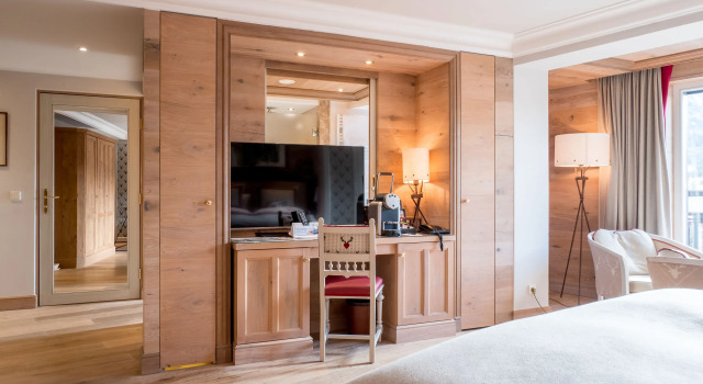 Полулюкс с балконом и с видом на горы Alpin Resort Sacher