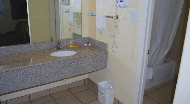 Четырёхместный номер Standard Econo Lodge San Marcos University Area