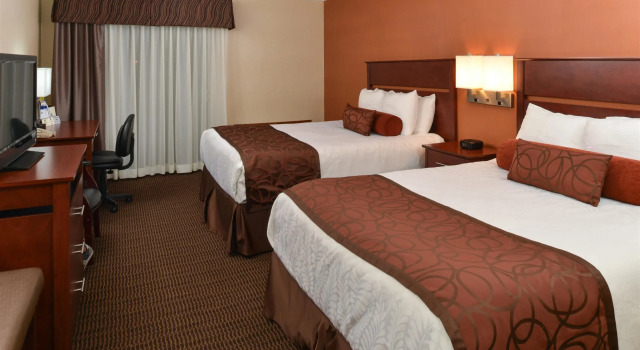 Четырёхместный номер Standard Best Western Plus Landmark Inn