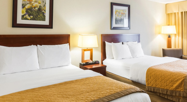 Четырёхместный номер Standard Clarion Hotel Somerset - New Brunswick