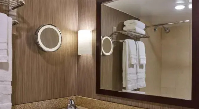 Люкс Corner Courtland Grand Hotel, Trademark Collection by Wyndham former Sheraton Atlanta