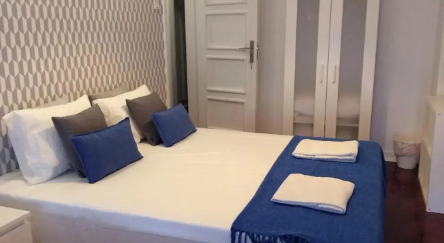 Трёхместный номер с балконом 4U Lisbon IV Guesthouse Airport