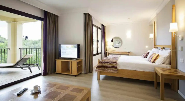 Полулюкс с видом на море ROBINSON Cala Serena