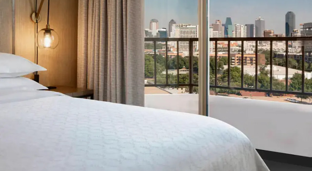 Двухместный люкс с балконом Sheraton Suites Market Center Dallas