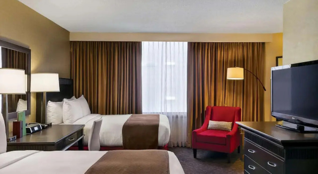 Четырёхместный люкс Doubletree by Hilton Los Angeles Downtown